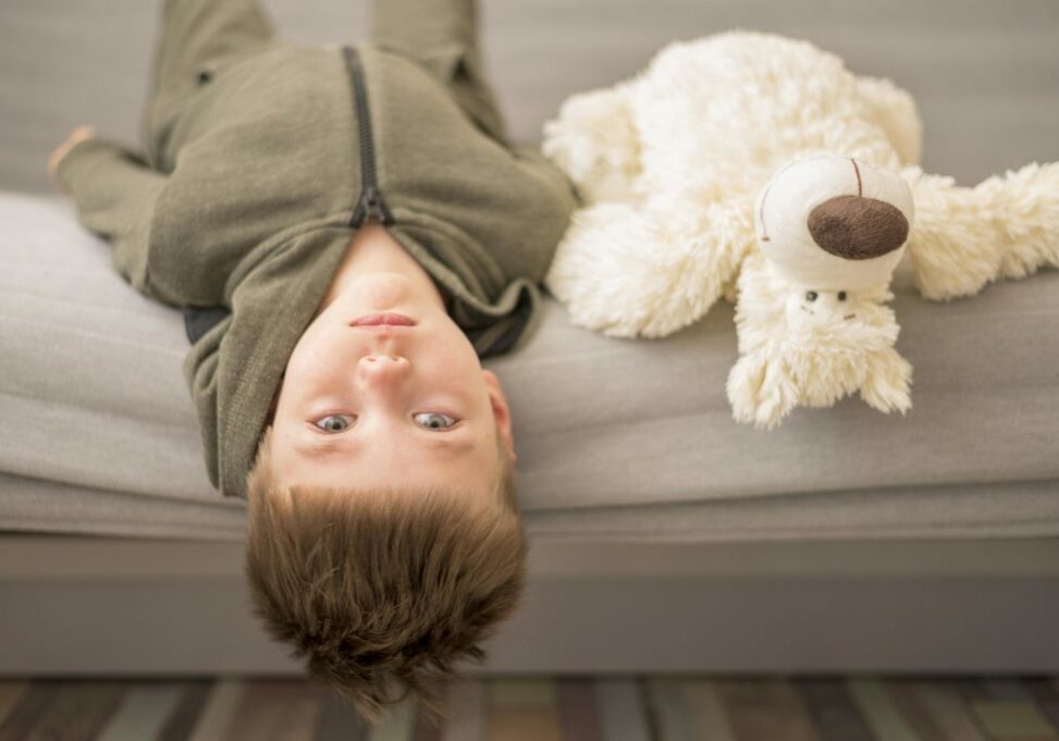 little-boy-with-tedy-bear